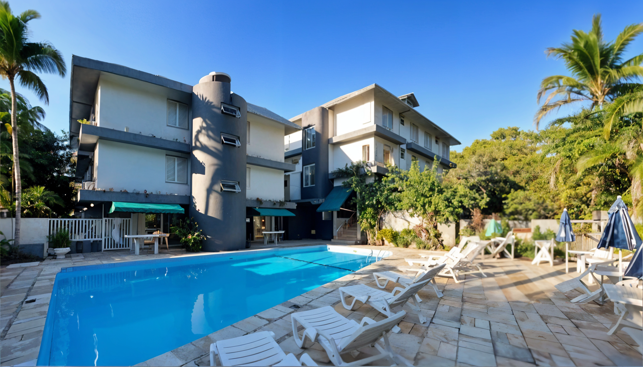 freepik__improve-the-quality-and-give-the-image-a-beach-loo__23772